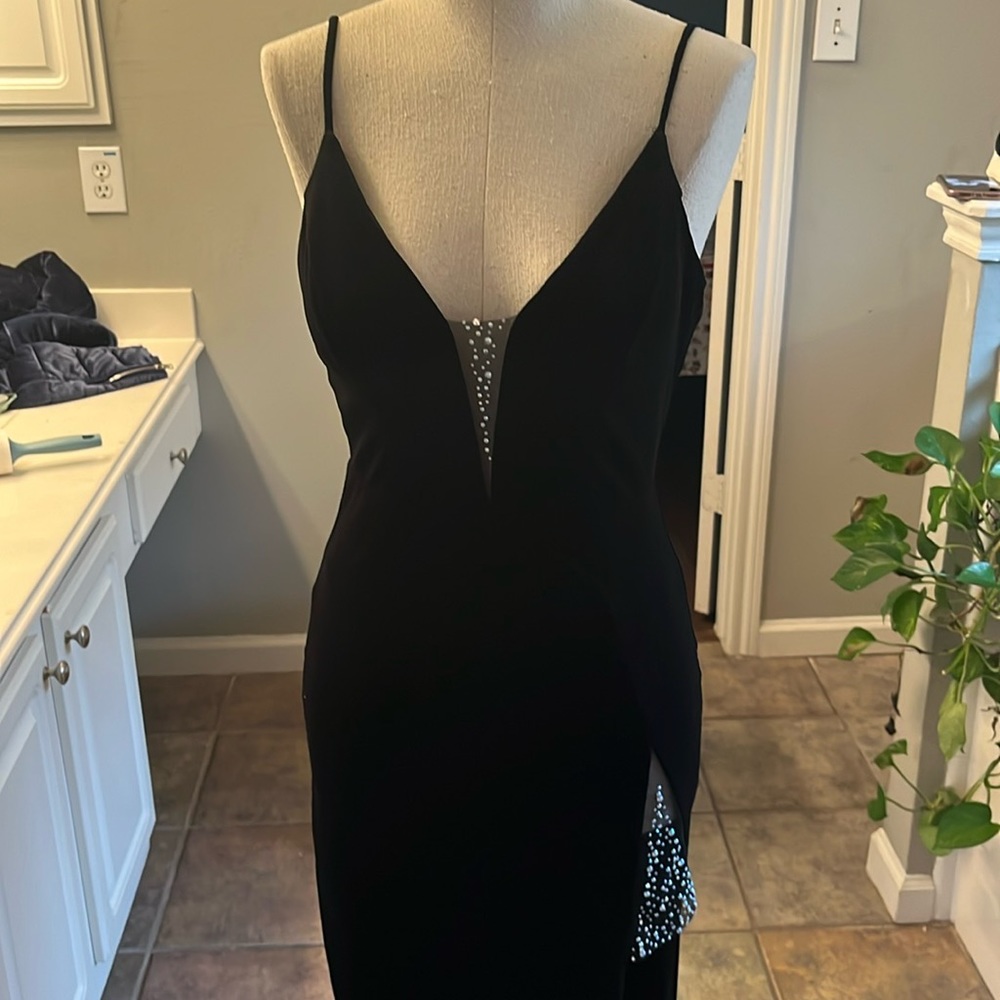 Very good condition. Worn for a couple of hours.